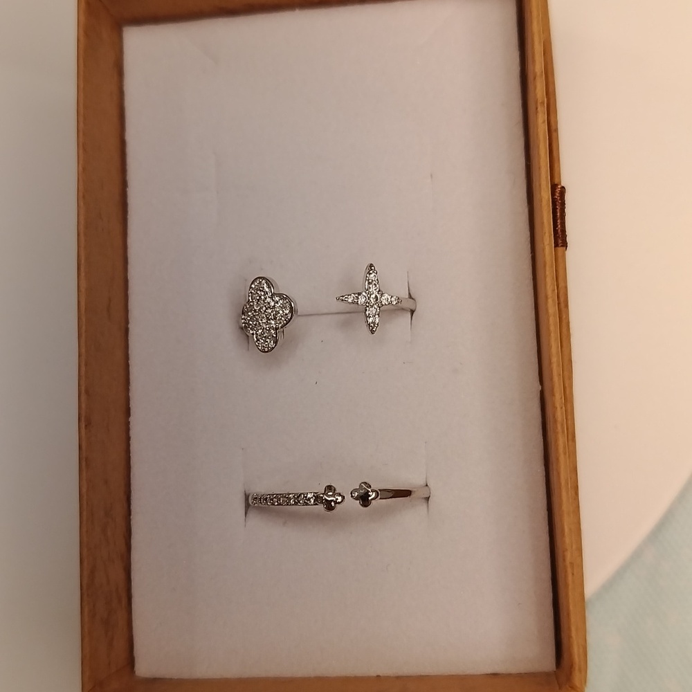 Dainty clover ring set